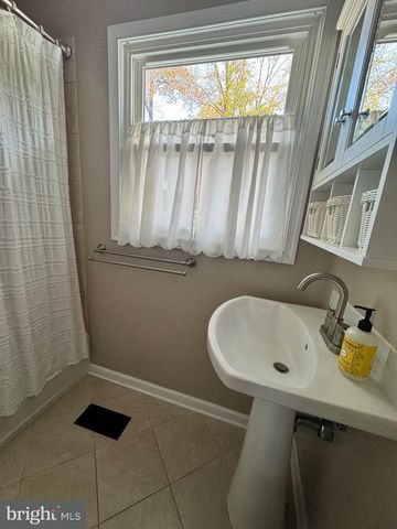 4303 MARKWOOD LN, Fairfax, VA 22033