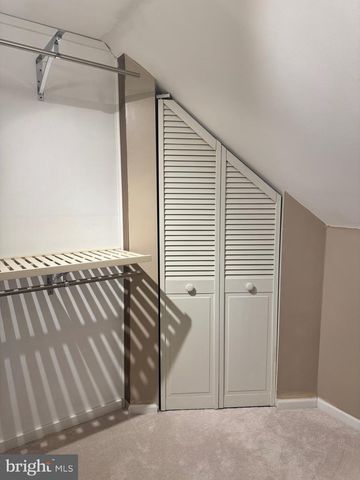 4303 MARKWOOD LN, Fairfax, VA 22033