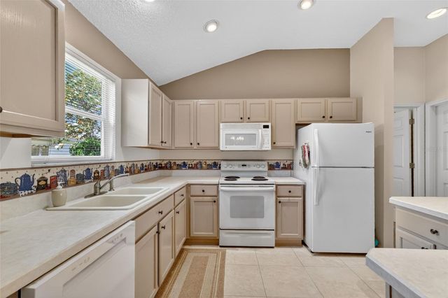 2430 MERIDA CIRCLE, The Villages, FL 32162