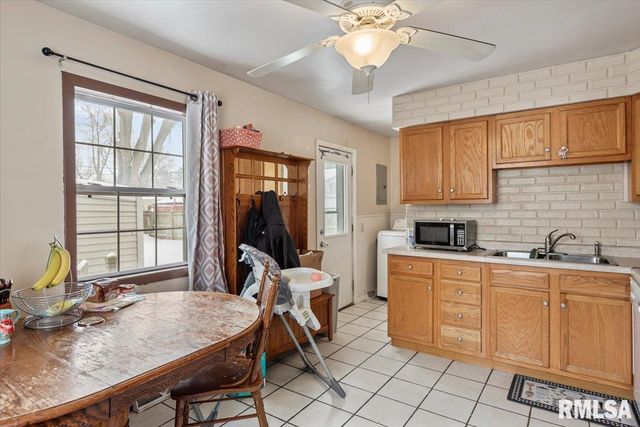 212 S 3RD Street, Riverton, IL 62561