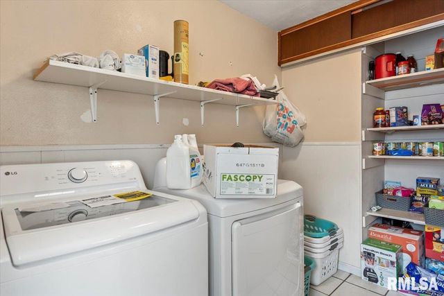 212 S 3RD Street, Riverton, IL 62561