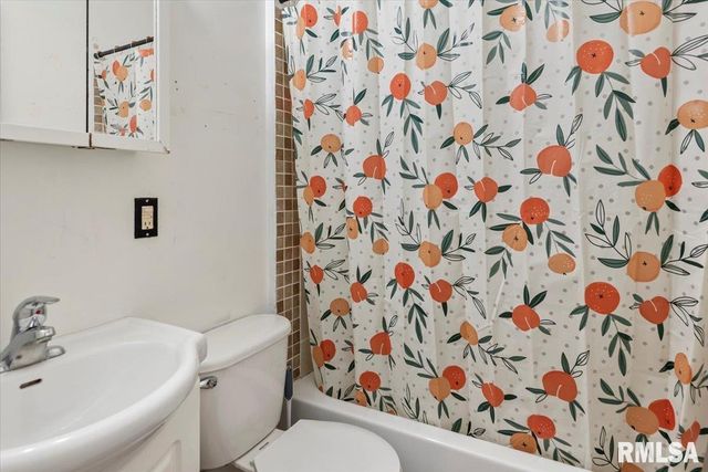 212 S 3RD Street, Riverton, IL 62561