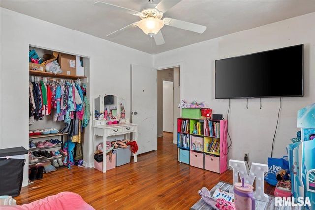 212 S 3RD Street, Riverton, IL 62561