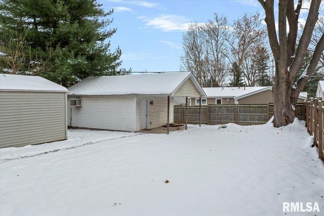 212 S 3RD Street, Riverton, IL 62561