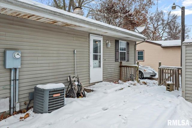 212 S 3RD Street, Riverton, IL 62561