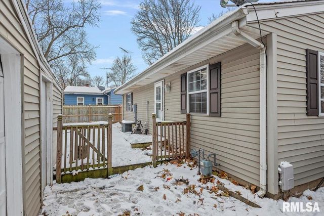 212 S 3RD Street, Riverton, IL 62561