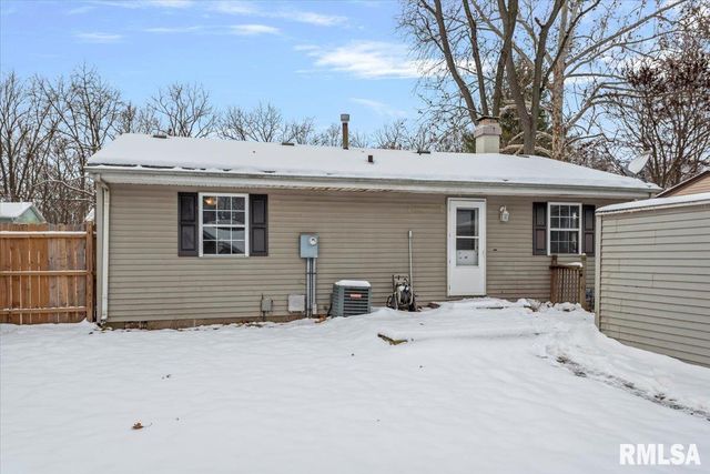 212 S 3RD Street, Riverton, IL 62561