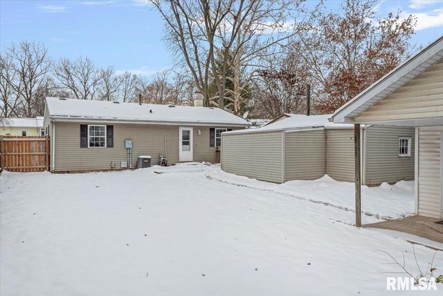 212 S 3RD Street, Riverton, IL 62561