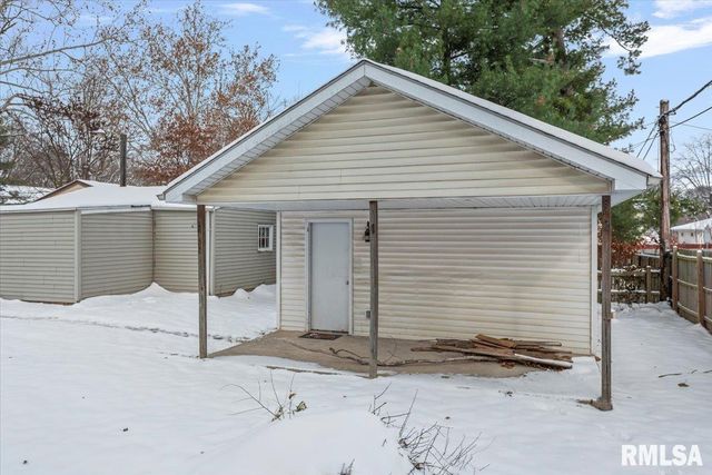 212 S 3RD Street, Riverton, IL 62561