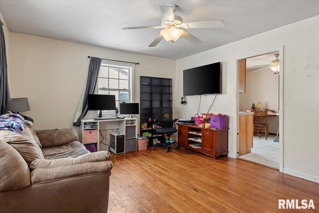 212 S 3RD Street, Riverton, IL 62561