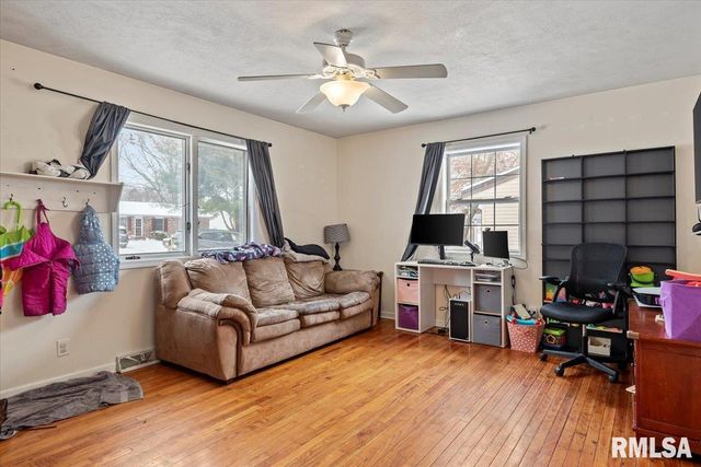 212 S 3RD Street, Riverton, IL 62561