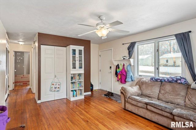 212 S 3RD Street, Riverton, IL 62561