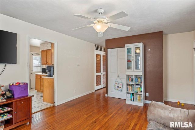 212 S 3RD Street, Riverton, IL 62561