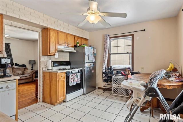 212 S 3RD Street, Riverton, IL 62561