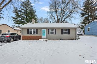 212 S 3RD Street, Riverton, IL 62561