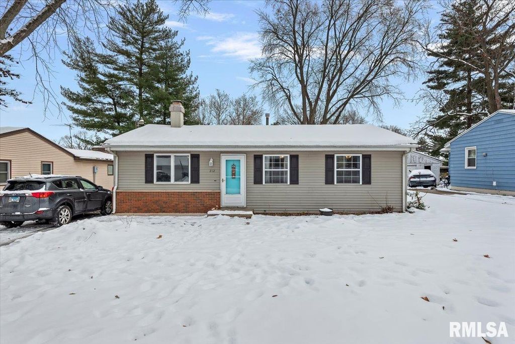 212 S 3RD Street, Riverton, IL 62561