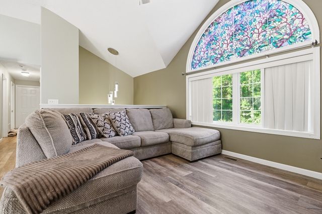 37 Moreland Green Dr, Worcester, MA 01609