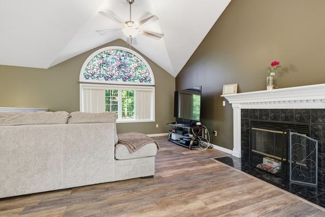 37 Moreland Green Dr, Worcester, MA 01609