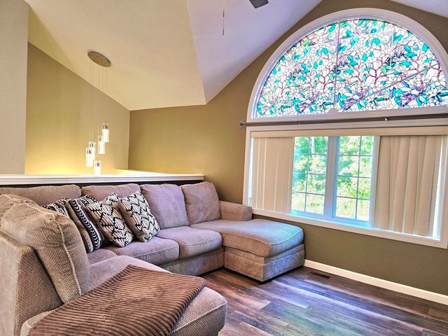 37 Moreland Green Dr, Worcester, MA 01609
