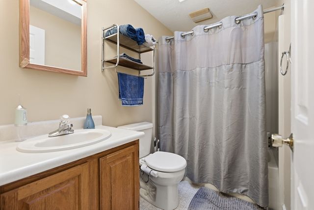 37 Moreland Green Dr, Worcester, MA 01609