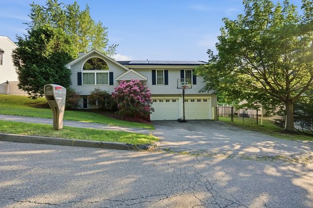 37 Moreland Green Dr, Worcester, MA 01609