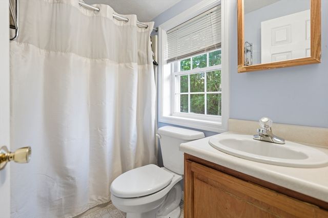 37 Moreland Green Dr, Worcester, MA 01609
