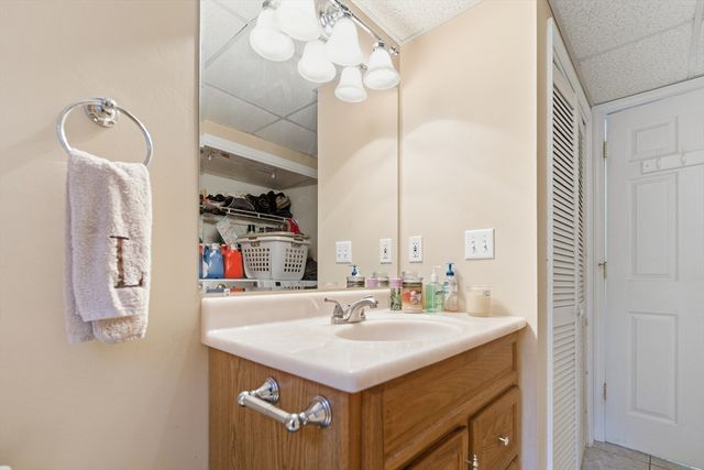 37 Moreland Green Dr, Worcester, MA 01609