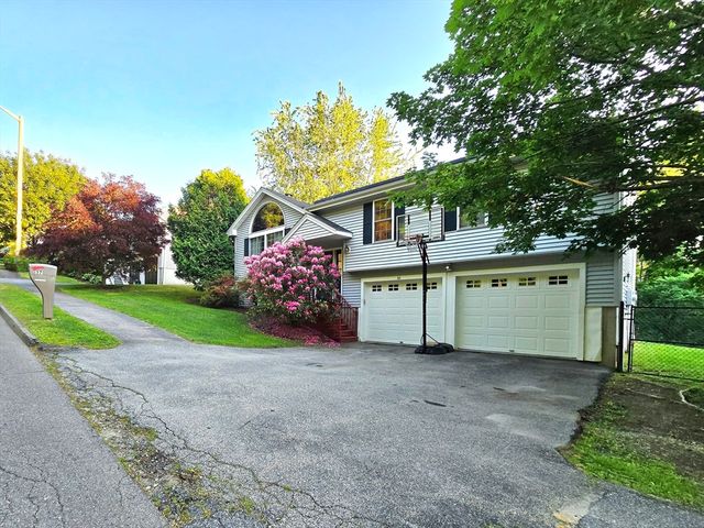37 Moreland Green Dr, Worcester, MA 01609