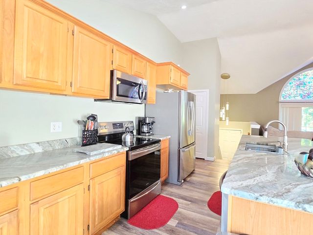 37 Moreland Green Dr, Worcester, MA 01609