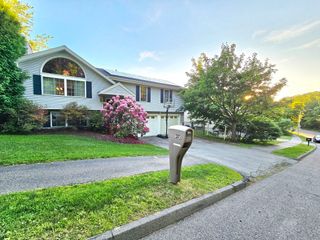 37 Moreland Green Dr, Worcester, MA 01609