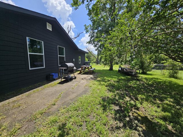 206 Lilly Drive, Elkhart, TX 75839