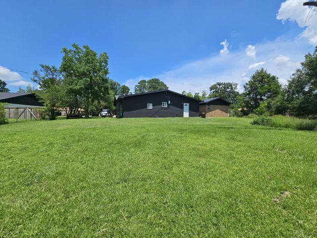 206 Lilly Drive, Elkhart, TX 75839