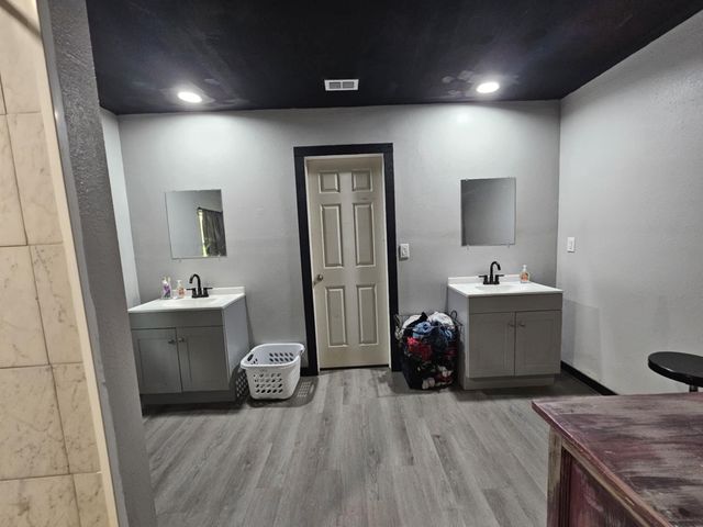 206 Lilly Drive, Elkhart, TX 75839