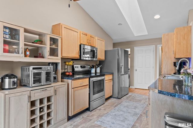 801 E SPRUCE Street, Chatham, IL 62629