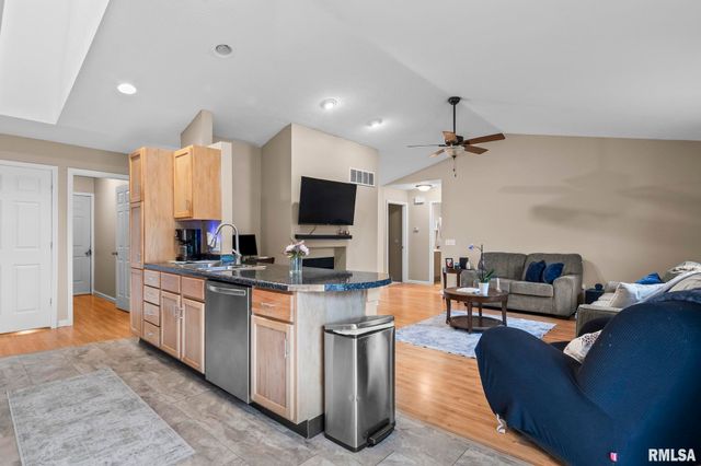 801 E SPRUCE Street, Chatham, IL 62629
