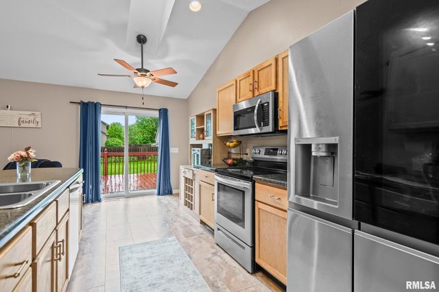 801 E SPRUCE Street, Chatham, IL 62629