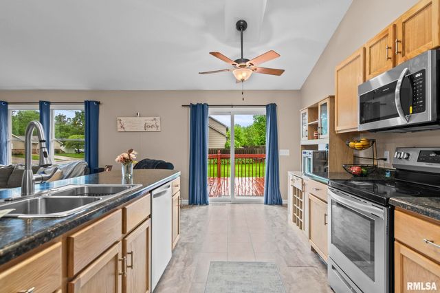 801 E SPRUCE Street, Chatham, IL 62629