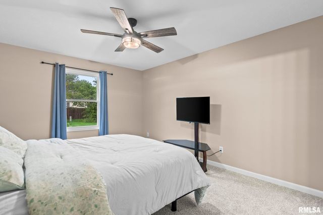 801 E SPRUCE Street, Chatham, IL 62629