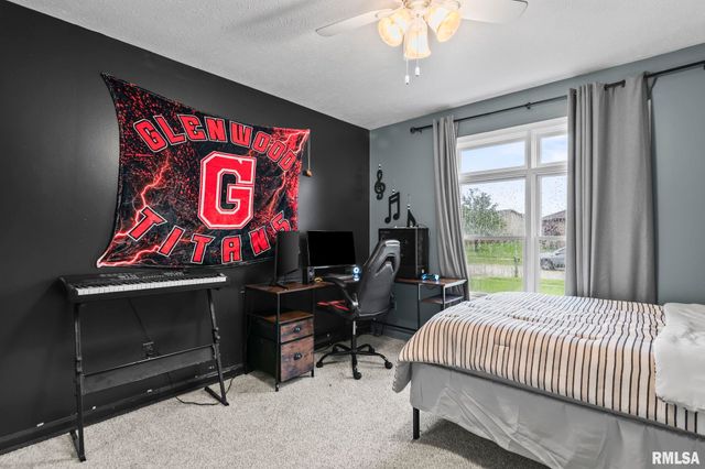 801 E SPRUCE Street, Chatham, IL 62629
