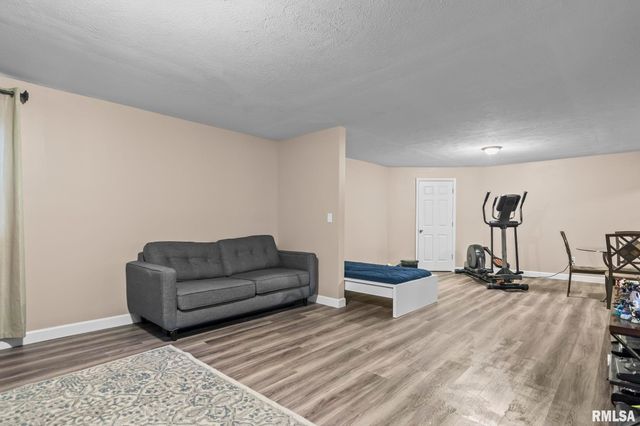 801 E SPRUCE Street, Chatham, IL 62629