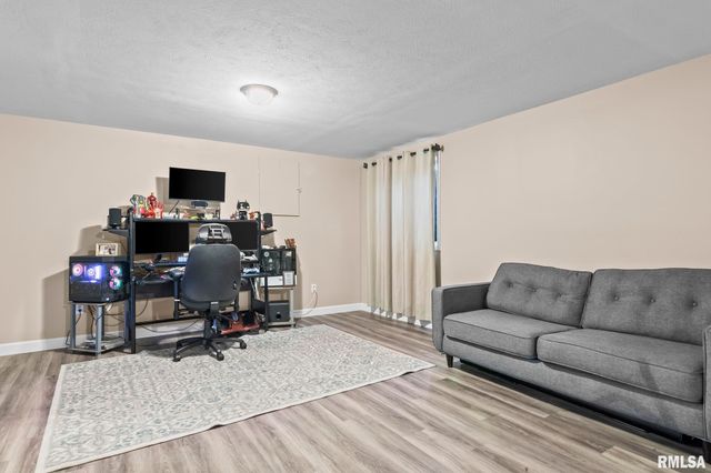 801 E SPRUCE Street, Chatham, IL 62629