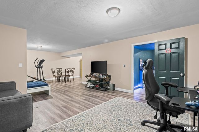 801 E SPRUCE Street, Chatham, IL 62629