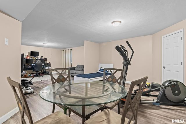 801 E SPRUCE Street, Chatham, IL 62629