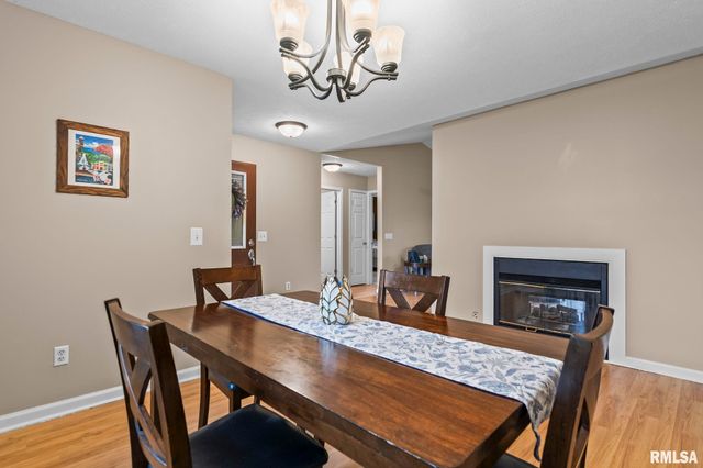801 E SPRUCE Street, Chatham, IL 62629
