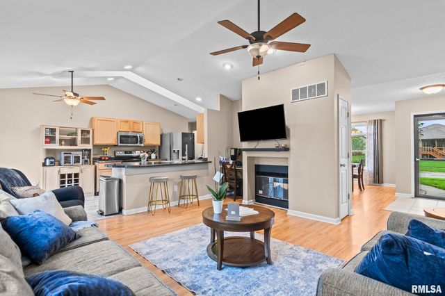 801 E SPRUCE Street, Chatham, IL 62629
