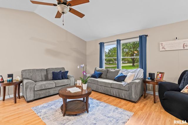 801 E SPRUCE Street, Chatham, IL 62629