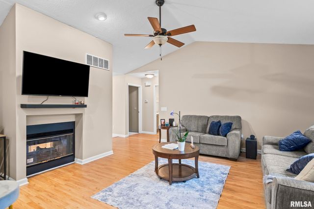 801 E SPRUCE Street, Chatham, IL 62629