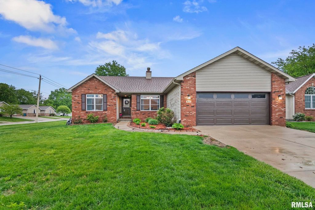 801 E SPRUCE Street, Chatham, IL 62629