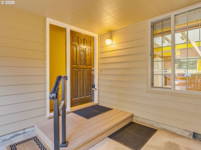 1116 Nw SPRINGWOOD Ln, Mc Minnville, OR 97128