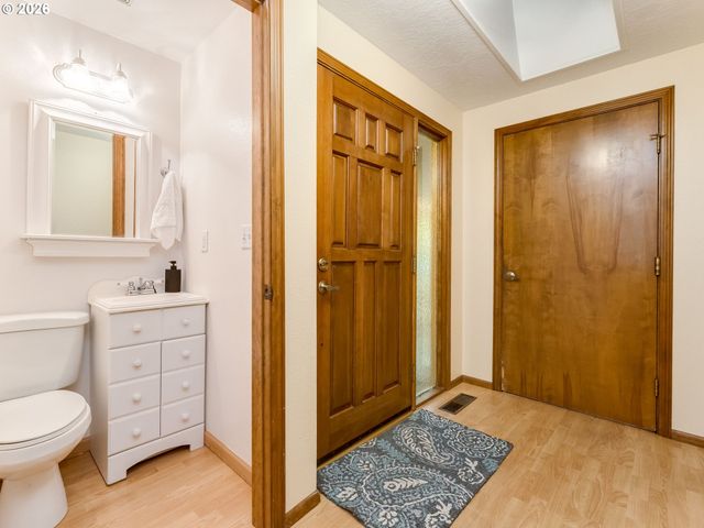 1116 Nw SPRINGWOOD Ln, Mc Minnville, OR 97128